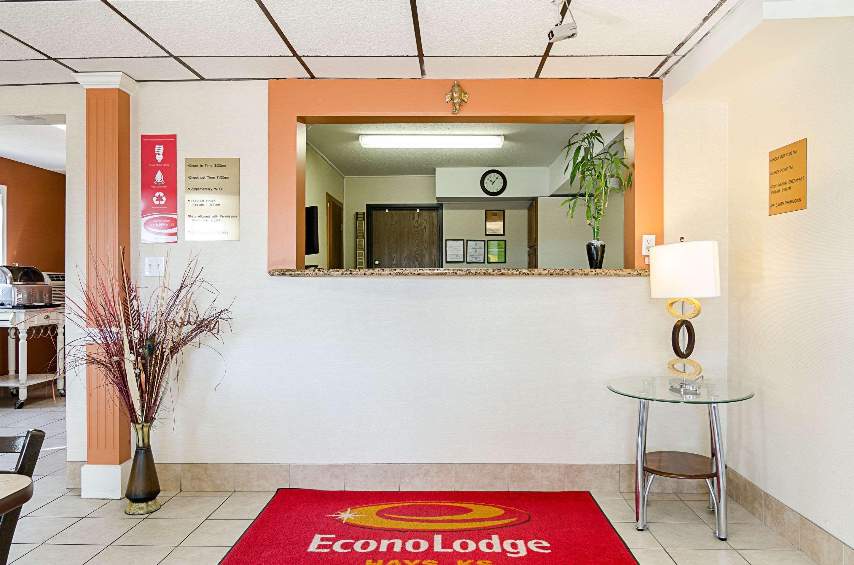 Econo Lodge Hays I-70 Exterior photo